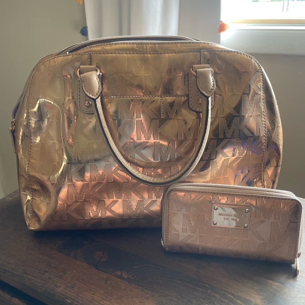 Micheal kors purse matching wallet